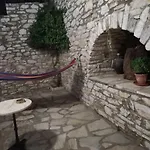 με θέα το χωριό & το όρος ζευς!