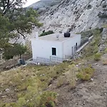 με θέα το χωριό & το όρος ζευς! Apérathos