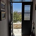 με θέα το χωριό & το όρος ζευς! * Apérathos