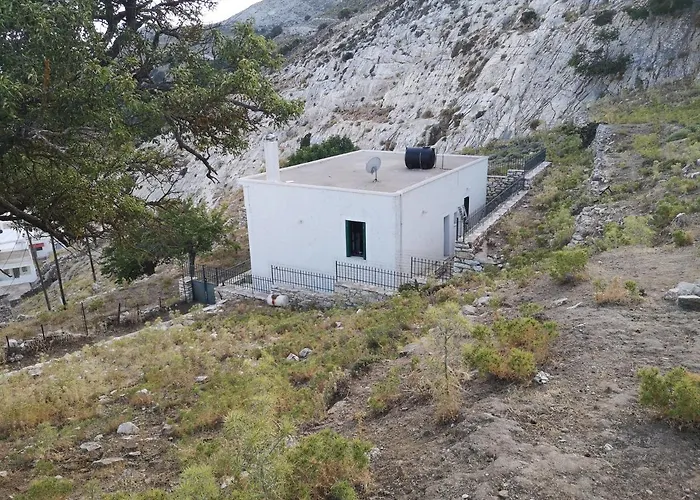 με θέα το χωριό & το όρος ζευς! Apérathos