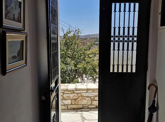 με θέα το χωριό & το όρος ζευς! * Apérathos