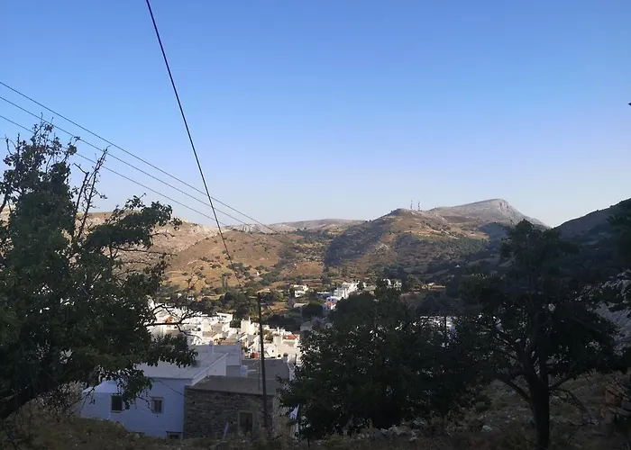 με θέα το χωριό & το όρος ζευς! Apérathos