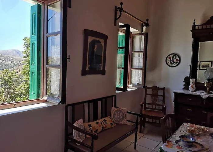 με θέα το χωριό & το όρος ζευς! Apérathos